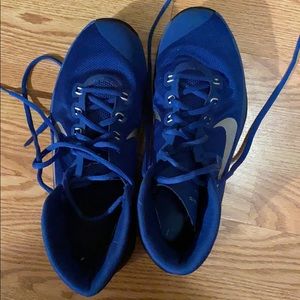 Size 10 Nike basketball sneakers good condition